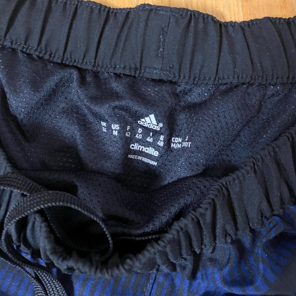 Women’s Adidas running short - size Medium - Picture 4 of 5